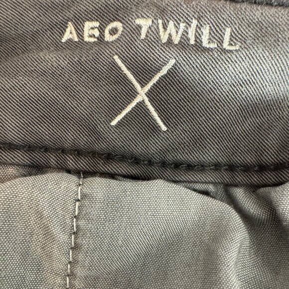 American Eagle Gray Midi Twill Super Stretch Shorts Size 6 - Picture 7 of 9